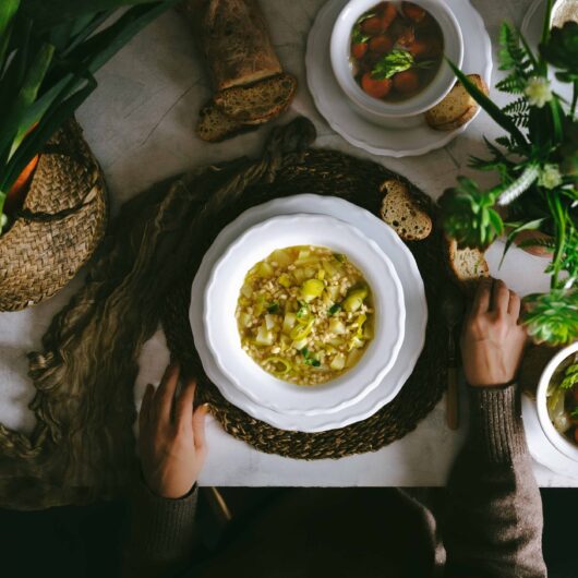 zuppa d'orzo con porri e patate